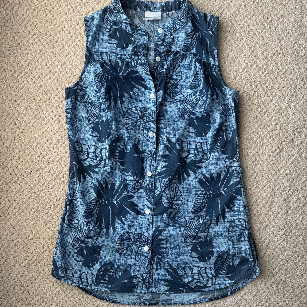 Columbia Women’s sleeveless button front tunic